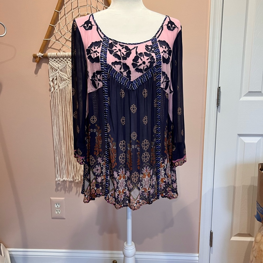 Floreat Multicolored Bell Sleeve Graphic Tunic